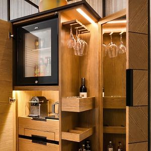 Club King Room